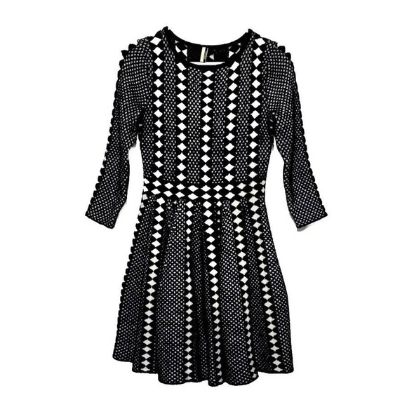 Topshop Geometric Print Thick Knit Dress Size 6 Black White Knee Length Flare - Picture 1 of 10